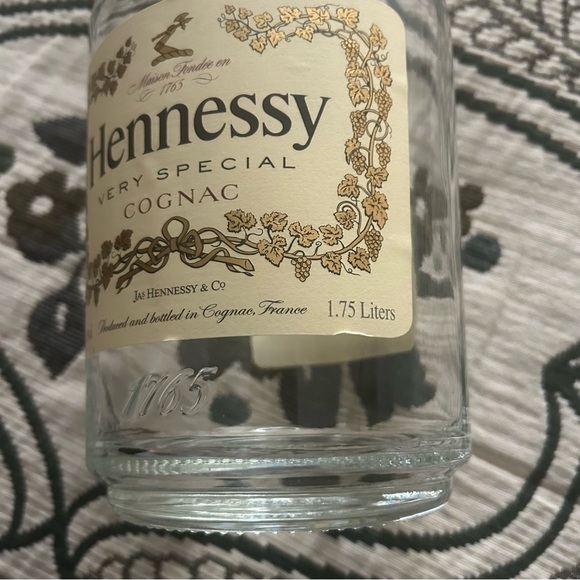 Hennessy Very Special Cognac Empty Bottle - Picture 4 of 9